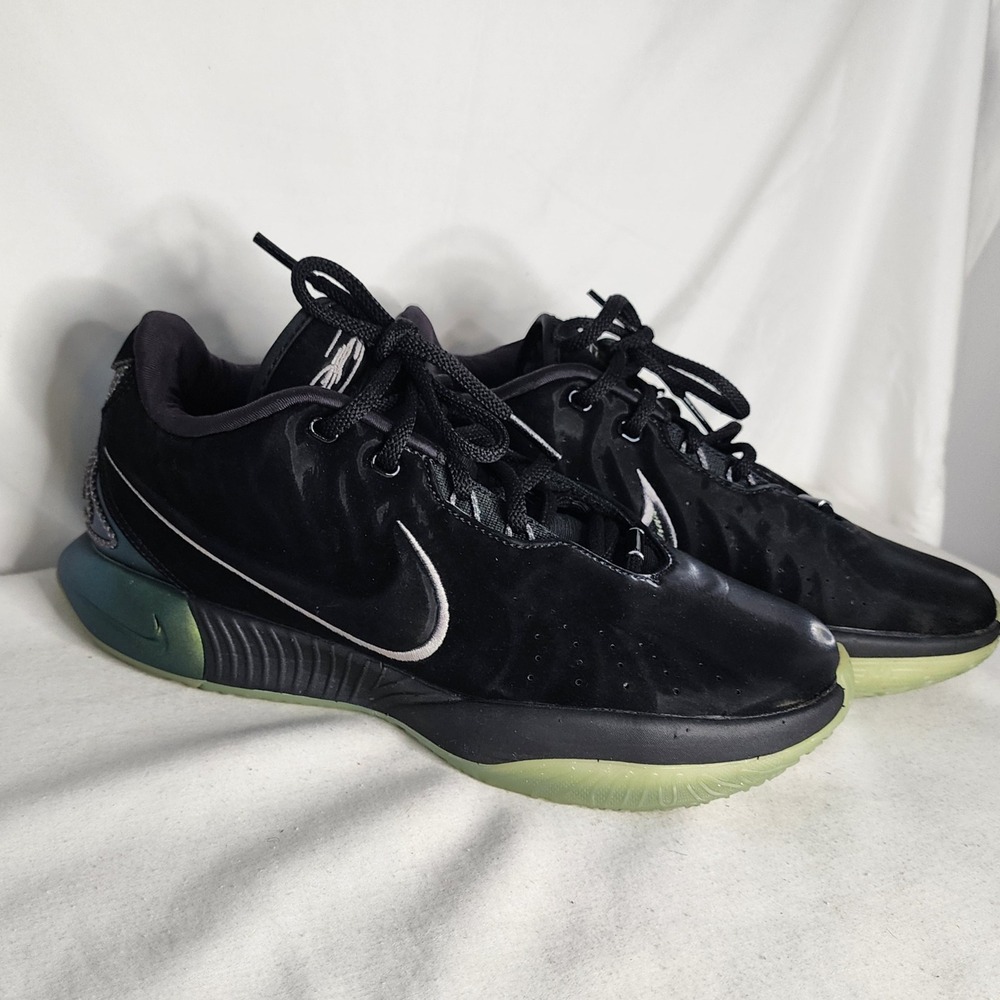 Nike Zoom Basketball Shoes Low Top Performance Black Sneakers Size 9